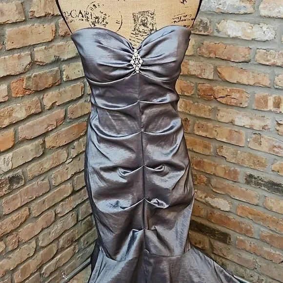 Xscape by Joanna Chen Pewter Ruched Gown - Bejeweled - Size 12 - Mermaidcore - Picture 4 of 13